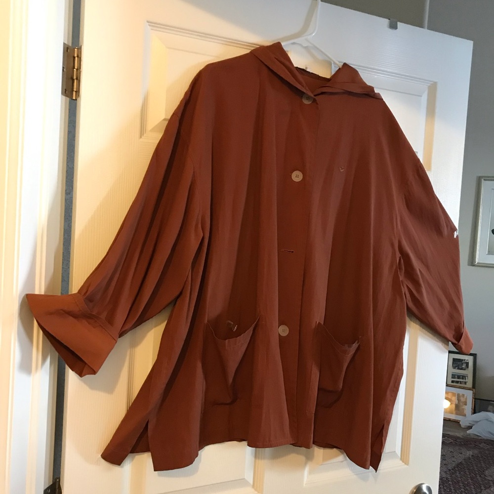 Rust coloured cape. - Picture 7 of 8